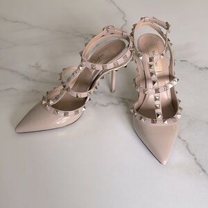 Valentino Patent Leather T-Strap Pumps - Rockstud Accents

へ
